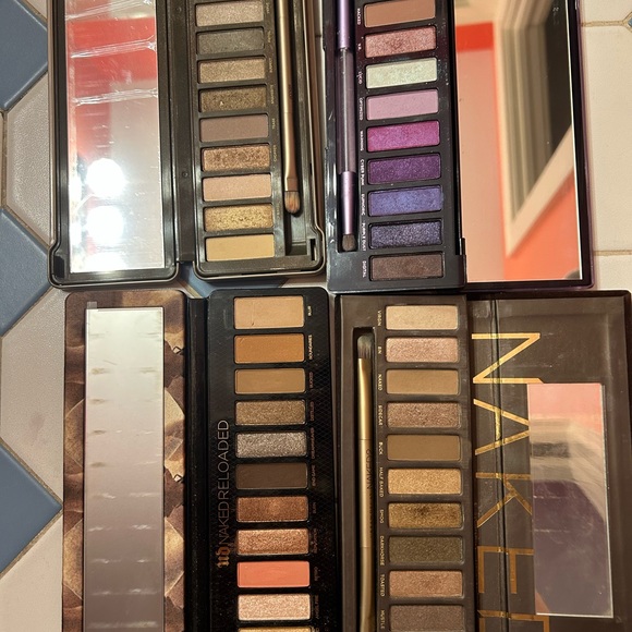 SOLD - Set of 4 gently used Naked pallets INCL rare prince pallet! - Picture 2 of 6